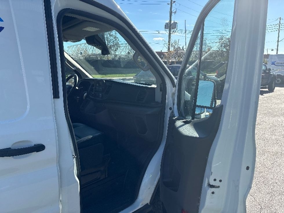 Cargo Van (Panel Van)-Light and Medium Duty Trucks-Ford-2020-Transit 250-Toronto-ON-125,499\n\t\tkm-$ 41,000 - Image 20