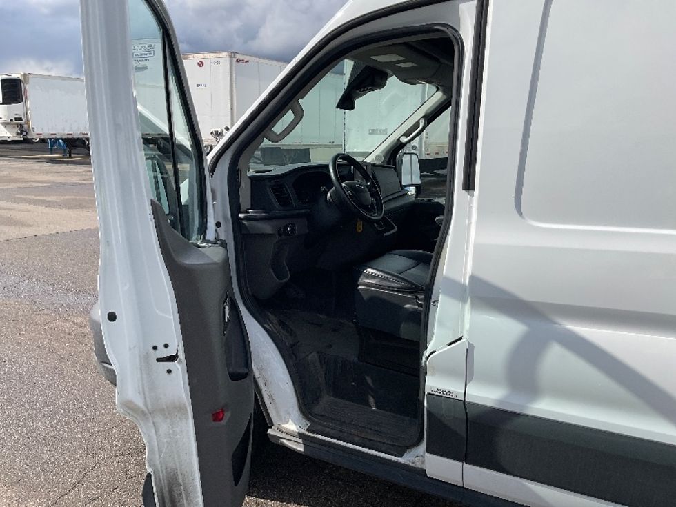 Cargo Van (Panel Van)-Light and Medium Duty Trucks-Ford-2020-Transit 250-Warren-MI-46,670\n\t\tmiles-$ 36,000 - Image 15