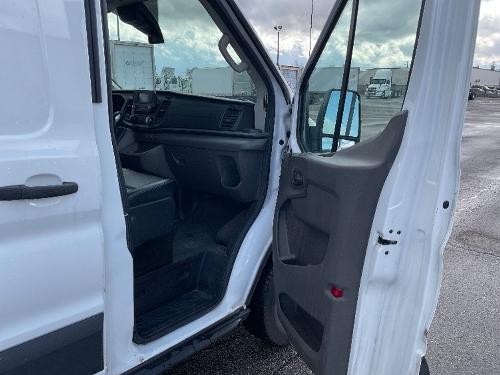 Cargo Van (Panel Van)-Light and Medium Duty Trucks-Ford-2020-Transit 250-Warren-MI-60,400\n\t\tmiles-$ 35,000 - Image 21