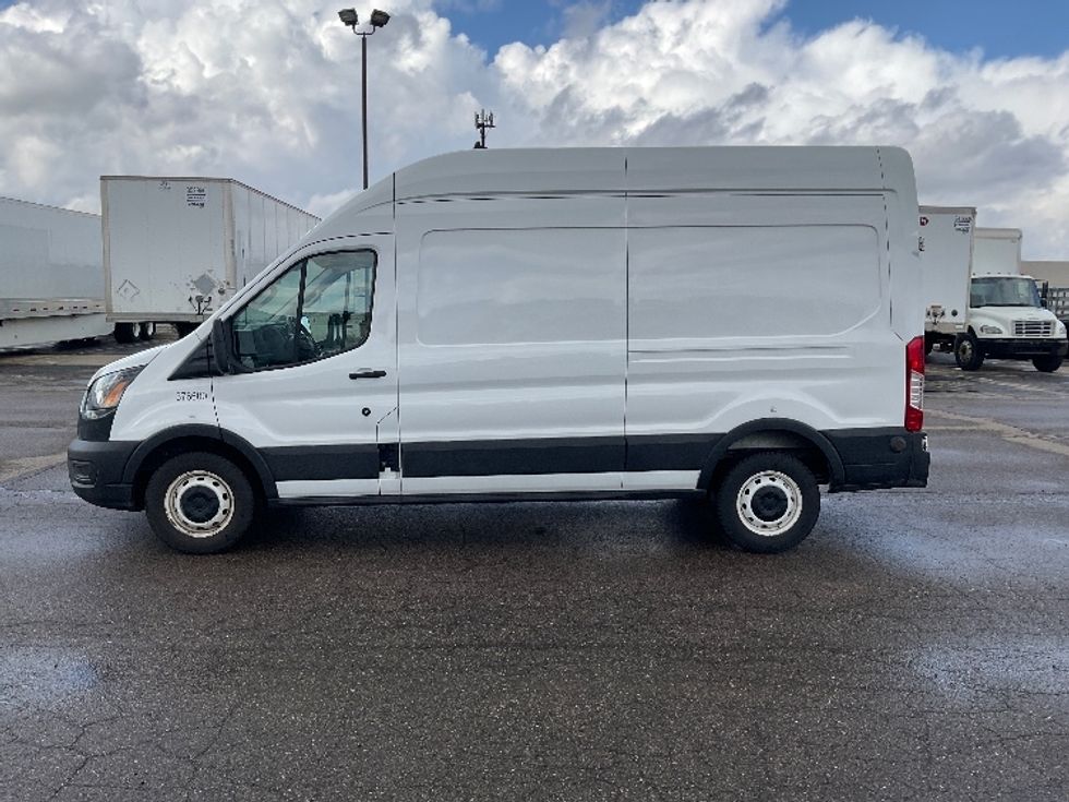Cargo Van (Panel Van)-Light and Medium Duty Trucks-Ford-2020-Transit 250-Warren-MI-60,400\n\t\tmiles-$ 35,000 - Image 4