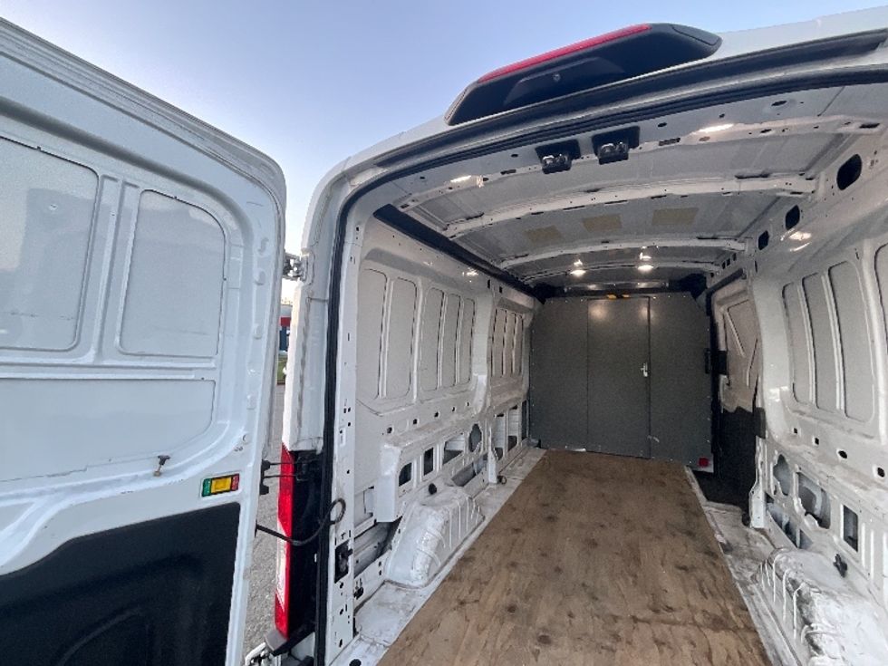 Cargo Van (Panel Van)-Light and Medium Duty Trucks-Ford-2020-Transit 250-West Sacramento-CA-132,959\n\t\tmiles-$ 26,750 - Image 10
