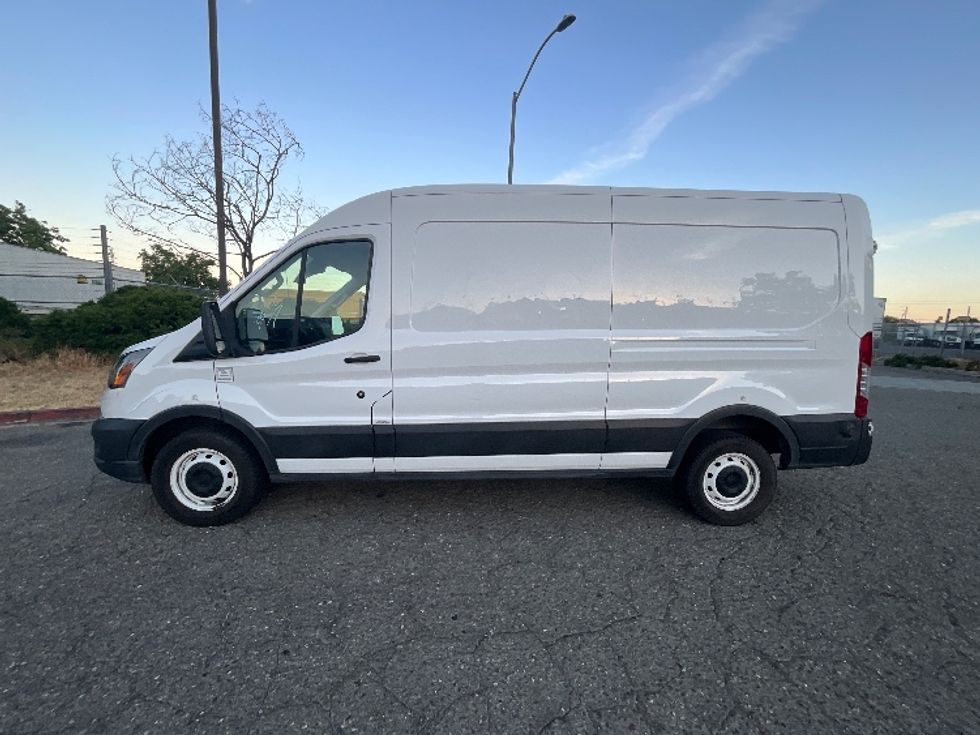 Cargo Van (Panel Van)-Light and Medium Duty Trucks-Ford-2020-Transit 250-West Sacramento-CA-132,959\n\t\tmiles-$ 26,750 - Image 4