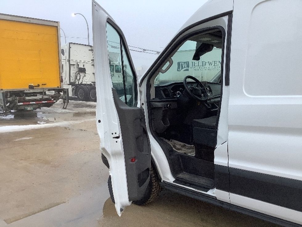 Cargo Van (Panel Van)-Light and Medium Duty Trucks-Ford-2020-Transit 250-Winnipeg-MB-66,197\n\t\tkm-$ 41,000 - Image 16