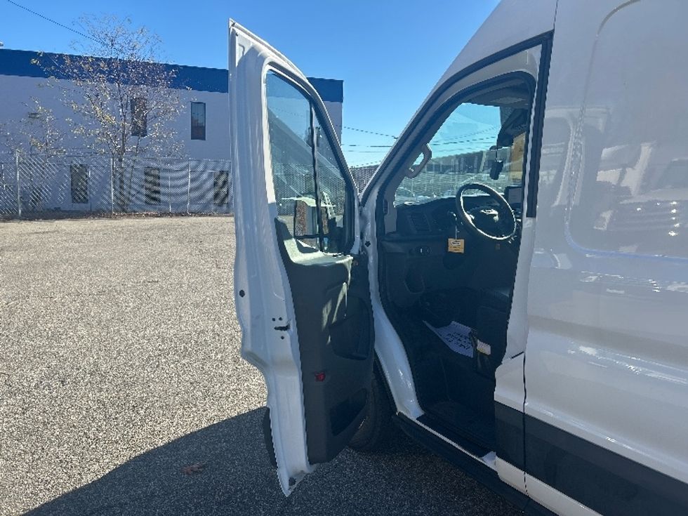 Cargo Van (Panel Van)-Light and Medium Duty Trucks-Ford-2020-Transit 350-Braintree-MA-30,375\n\t\tmiles-$ 40,500 - Image 16