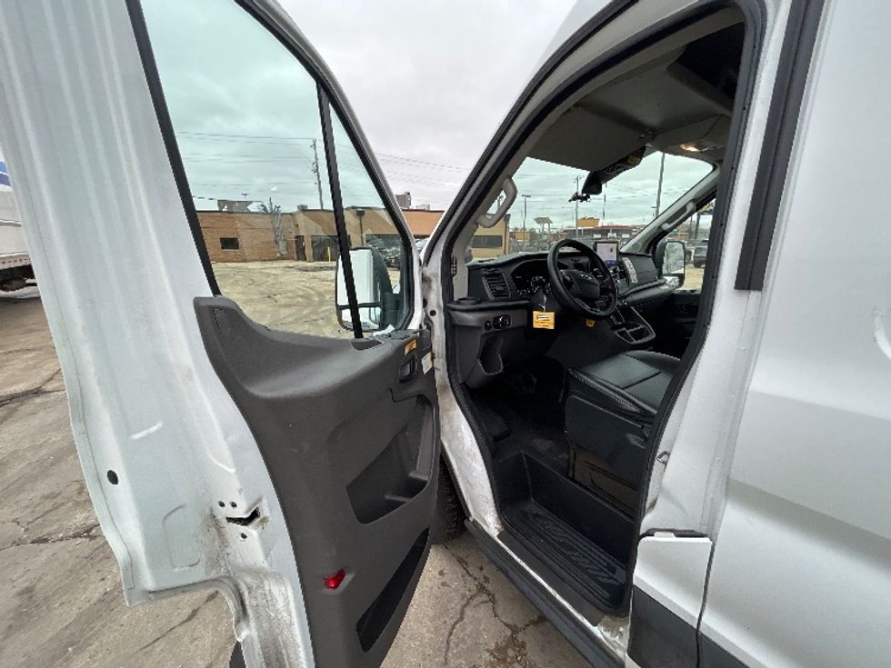 Cargo Van (Panel Van)-Light and Medium Duty Trucks-Ford-2020-Transit 350-Chicago (Melrose Park)-IL-24,951\n\t\tmiles-$ 42,500 - Image 14