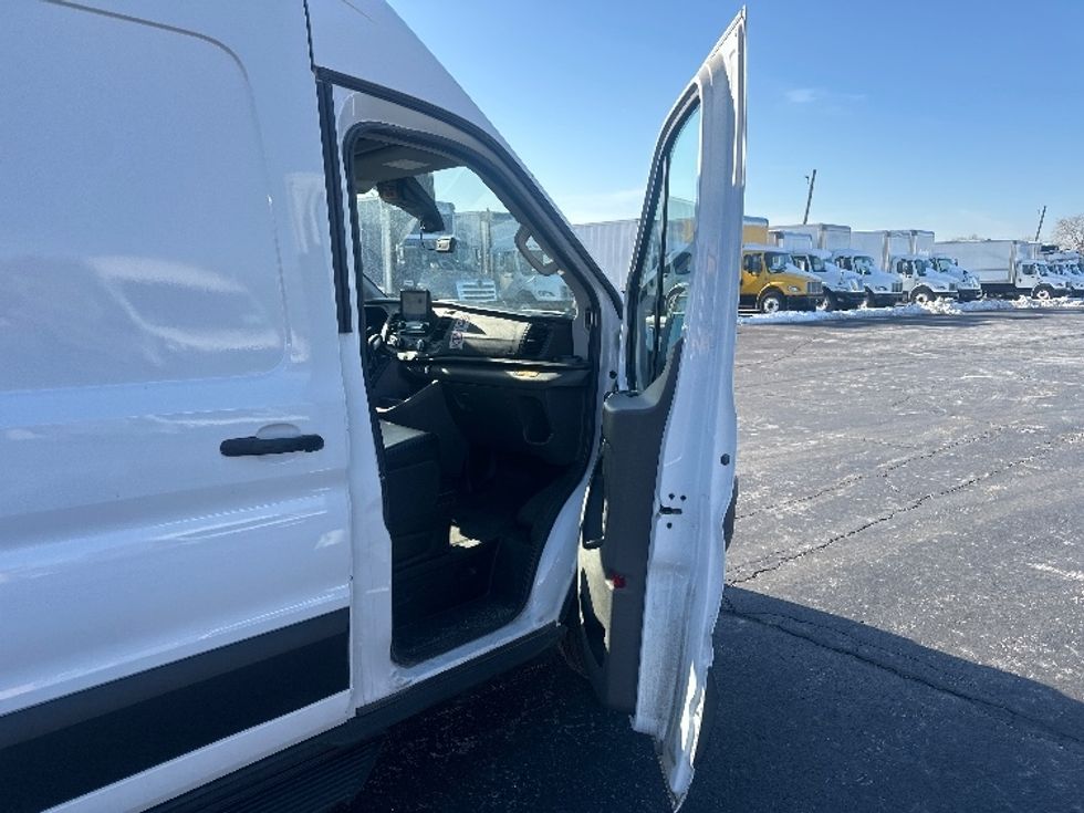 Cargo Van (Panel Van)-Light and Medium Duty Trucks-Ford-2020-Transit 350-East Chicago-IN-32,160\n\t\tmiles-$ 38,500 - Image 17