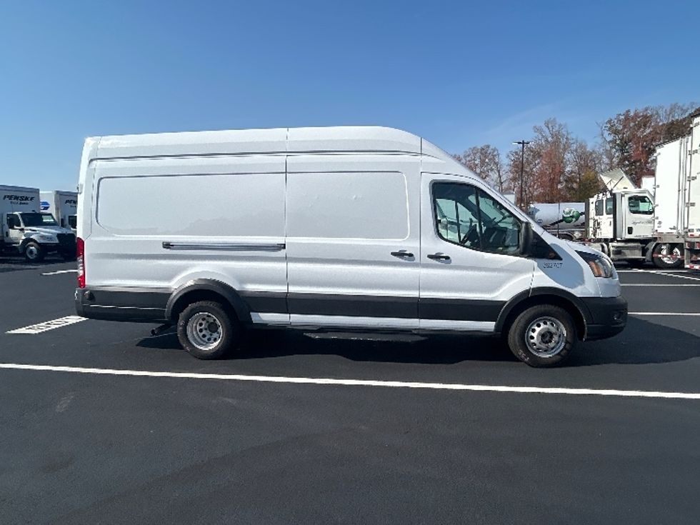 Cargo Van (Panel Van)-Light and Medium Duty Trucks-Ford-2020-Transit 350-Greensboro-NC-62,062\n\t\tmiles-$ 37,000 - Image 15
