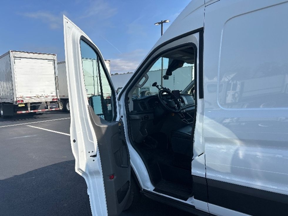 Cargo Van (Panel Van)-Light and Medium Duty Trucks-Ford-2020-Transit 350-Greensboro-NC-62,062\n\t\tmiles-$ 37,000 - Image 16