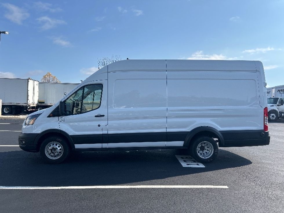 Cargo Van (Panel Van)-Light and Medium Duty Trucks-Ford-2020-Transit 350-Greensboro-NC-62,062\n\t\tmiles-$ 37,000 - Image 4