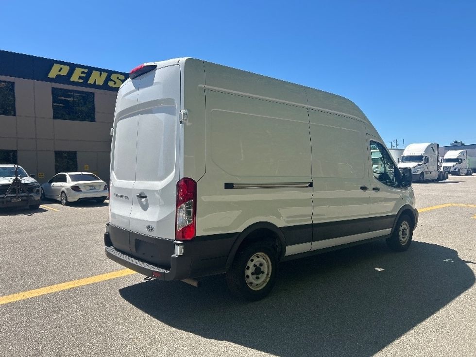 Cargo Van (Panel Van)-Light and Medium Duty Trucks-Ford-2021-Transit 250-Abbotsford-BC-105,134\n\t\tkm-$ 43,000 - Image 11