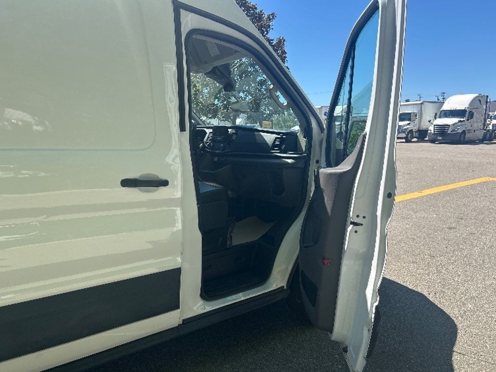 Cargo Van (Panel Van)-Light and Medium Duty Trucks-Ford-2021-Transit 250-Abbotsford-BC-105,134\n\t\tkm-$ 43,000 - Image 17