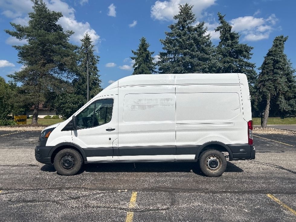 Cargo Van (Panel Van)-Light and Medium Duty Trucks-Ford-2021-Transit 250-Akron-OH-86,059\n\t\tmiles-$ 33,750 - Image 4