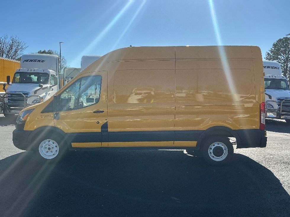 Cargo Van (Panel Van)-Light and Medium Duty Trucks-Ford-2021-Transit 250-Atlanta (Forest Park)-GA-108,830\n\t\tmiles-$ 28,750 - Image 4