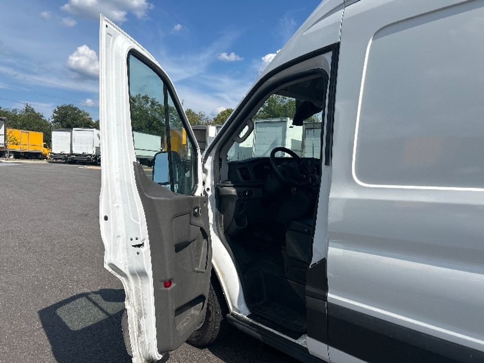 Cargo Van (Panel Van)-Light and Medium Duty Trucks-Ford-2021-Transit 250-Atlanta (Forest Park)-GA-115,307\n\t\tmiles-$ 30,250 - Image 15