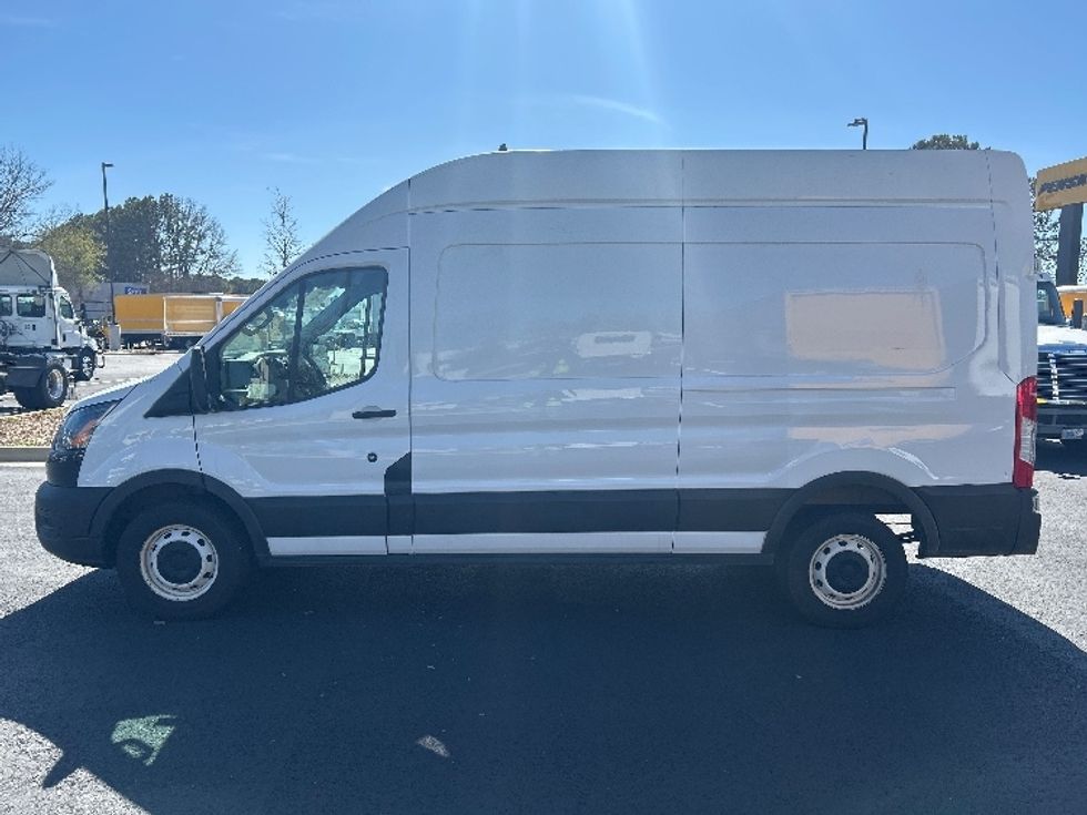 Cargo Van (Panel Van)-Light and Medium Duty Trucks-Ford-2021-Transit 250-Atlanta (Forest Park)-GA-124,252\n\t\tmiles-$ 31,000 - Image 4