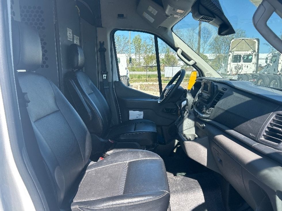 Cargo Van (Panel Van)-Light and Medium Duty Trucks-Ford-2021-Transit 250-Atlanta (Forest Park)-GA-124,252\n\t\tmiles-$ 31,000 - Image 21