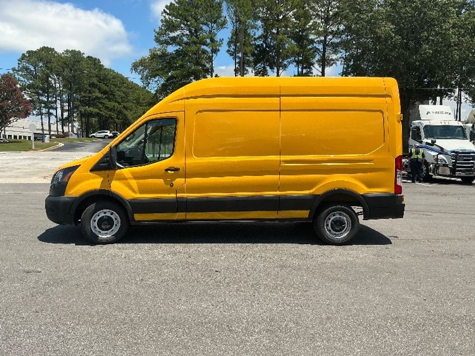 Cargo Van (Panel Van)-Light and Medium Duty Trucks-Ford-2021-Transit 250-Atlanta (Forest Park)-GA-129,579\n\t\tmiles-$ 25,000 - Image 4