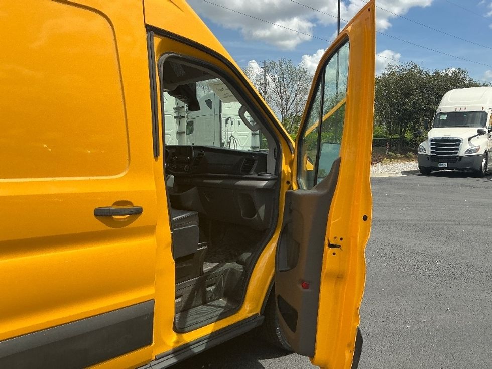Cargo Van (Panel Van)-Light and Medium Duty Trucks-Ford-2021-Transit 250-Atlanta (Forest Park)-GA-149,760\n\t\tmiles-$ 22,500 - Image 19