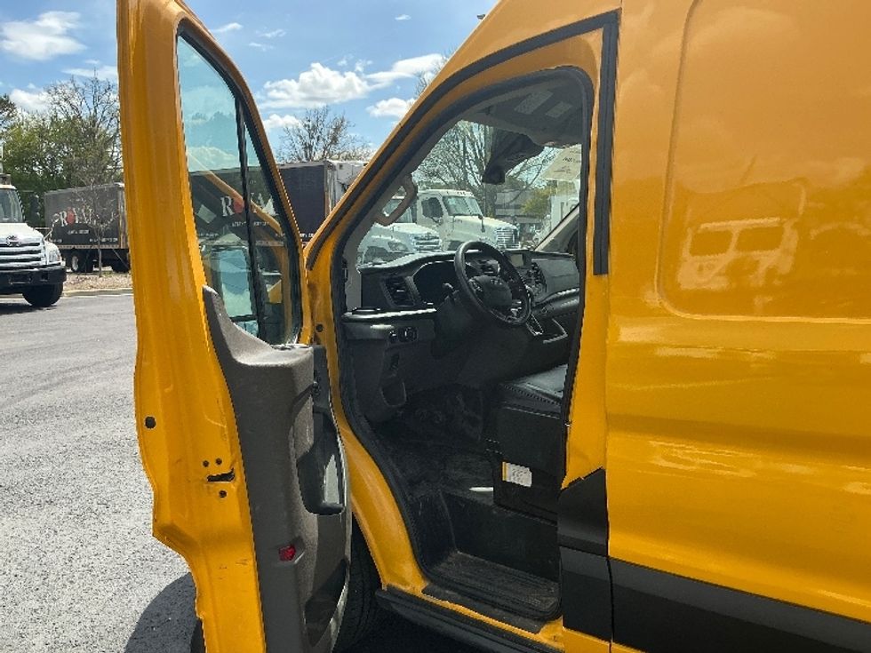 Cargo Van (Panel Van)-Light and Medium Duty Trucks-Ford-2021-Transit 250-Atlanta (Forest Park)-GA-149,760\n\t\tmiles-$ 22,500 - Image 15