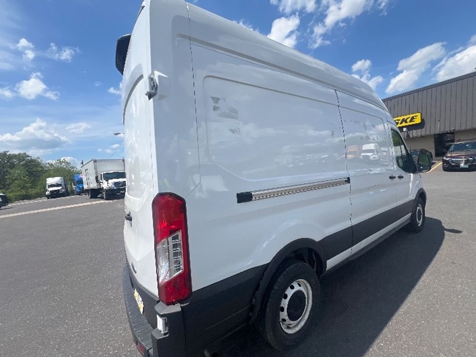 Cargo Van (Panel Van)-Light and Medium Duty Trucks-Ford-2021-Transit 250-Baltimore-MD-86,136\n\t\tmiles-$ 35,250 - Image 14