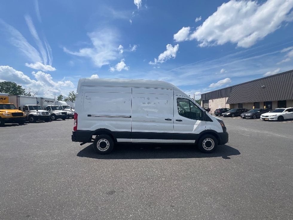 Cargo Van (Panel Van)-Light and Medium Duty Trucks-Ford-2021-Transit 250-Baltimore-MD-86,136\n\t\tmiles-$ 35,250 - Image 15