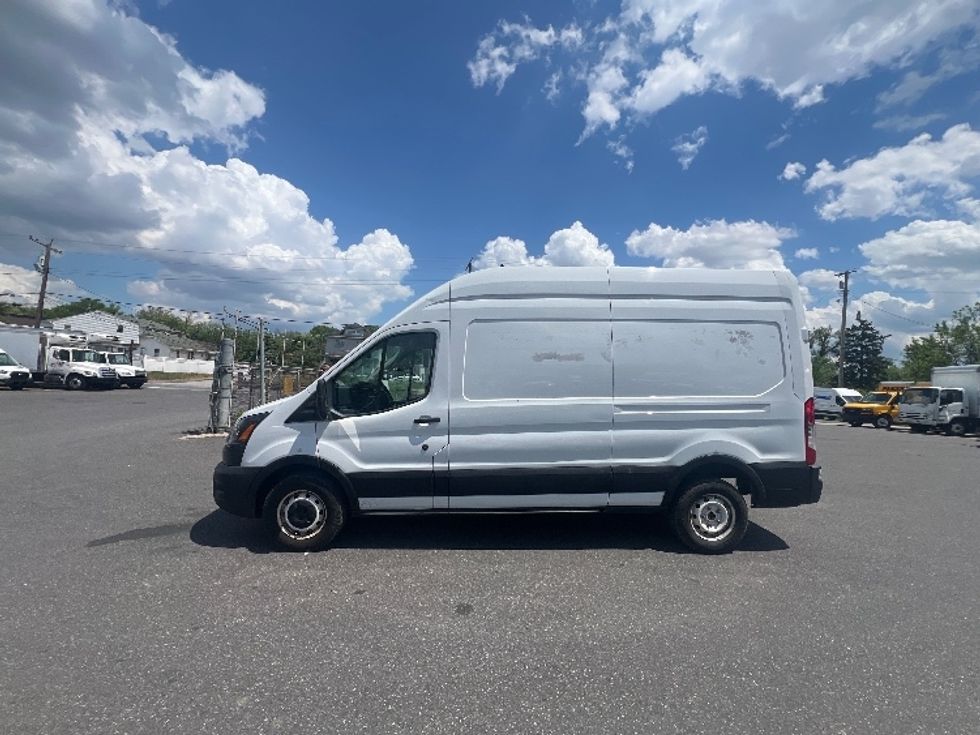 Cargo Van (Panel Van)-Light and Medium Duty Trucks-Ford-2021-Transit 250-Baltimore-MD-86,136\n\t\tmiles-$ 35,250 - Image 4