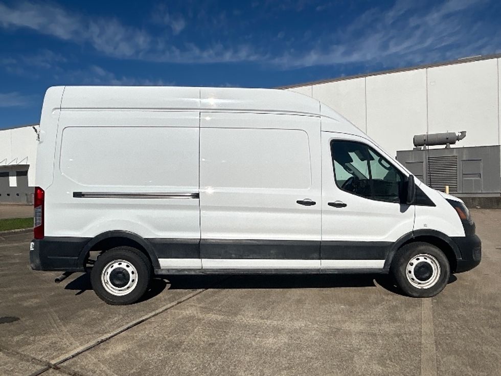 Cargo Van (Panel Van)-Light and Medium Duty Trucks-Ford-2021-Transit 250-Beaumont-TX-141,012\n\t\tmiles-$ 28,000 - Image 14