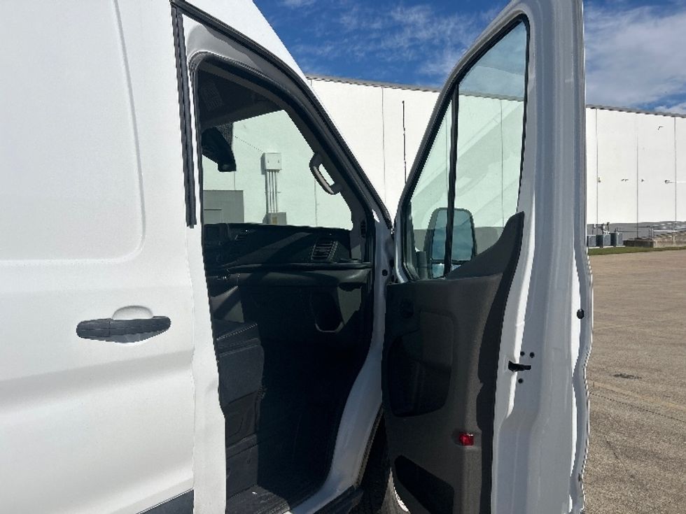 Cargo Van (Panel Van)-Light and Medium Duty Trucks-Ford-2021-Transit 250-Beaumont-TX-141,012\n\t\tmiles-$ 28,000 - Image 19