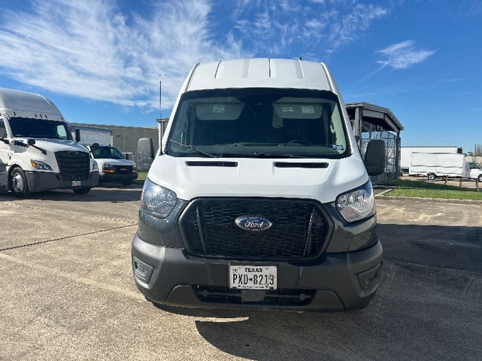 Cargo Van (Panel Van)-Light and Medium Duty Trucks-Ford-2021-Transit 250-Beaumont-TX-141,012\n\t\tmiles-$ 28,000 - Image 2