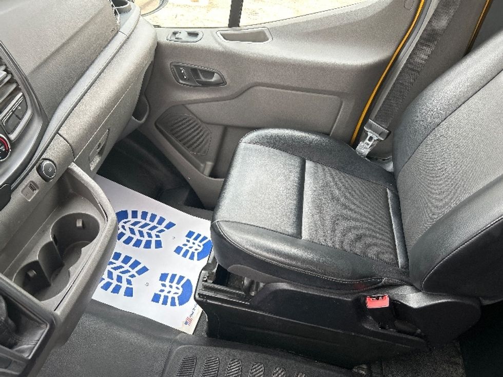 Cargo Van (Panel Van)-Light and Medium Duty Trucks-Ford-2021-Transit 250-Belden-MS-116,791\n\t\tmiles-$ 29,750 - Image 18