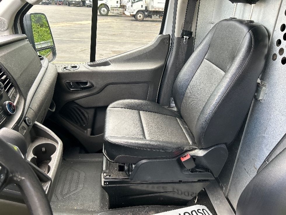 Cargo Van (Panel Van)-Light and Medium Duty Trucks-Ford-2021-Transit 250-Braintree-MA-111,987\n\t\tmiles-$ 32,250 - Image 14