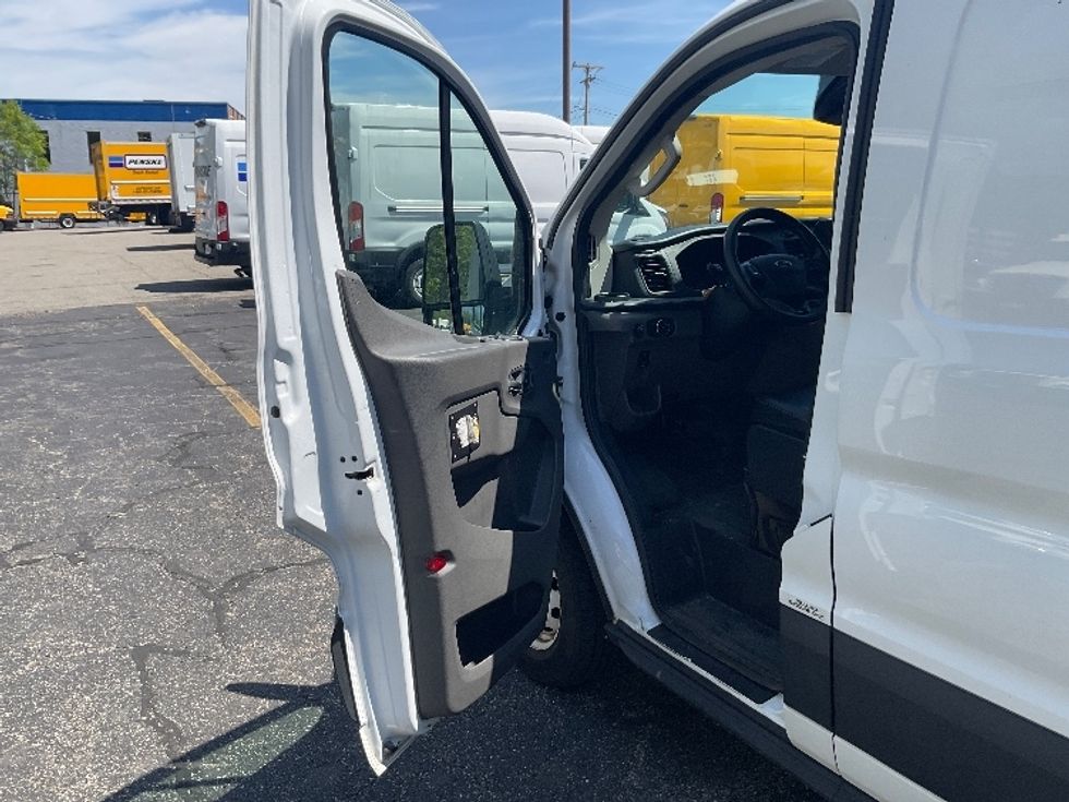 Cargo Van (Panel Van)-Light and Medium Duty Trucks-Ford-2021-Transit 250-Braintree-MA-72,154\n\t\tmiles-$ 31,000 - Image 16