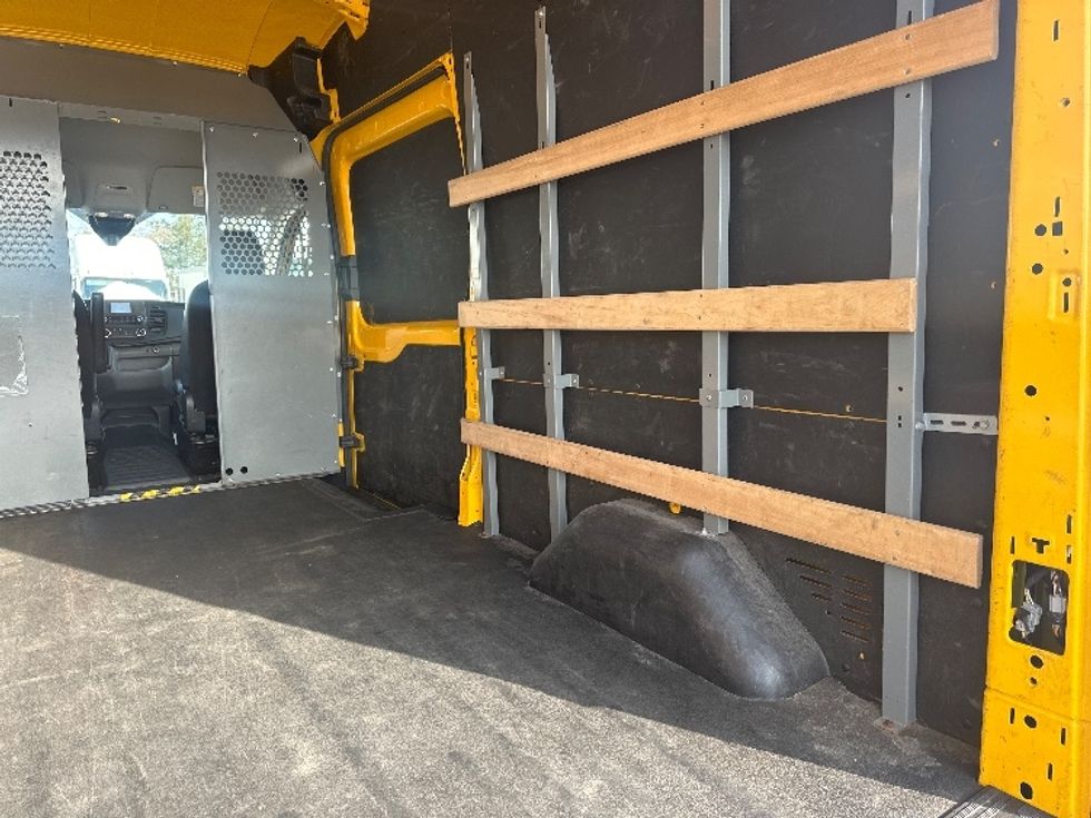 Cargo Van (Panel Van)-Light and Medium Duty Trucks-Ford-2021-Transit 250-Brampton-ON-134,998\n\t\tkm-$ 38,000 - Image 12