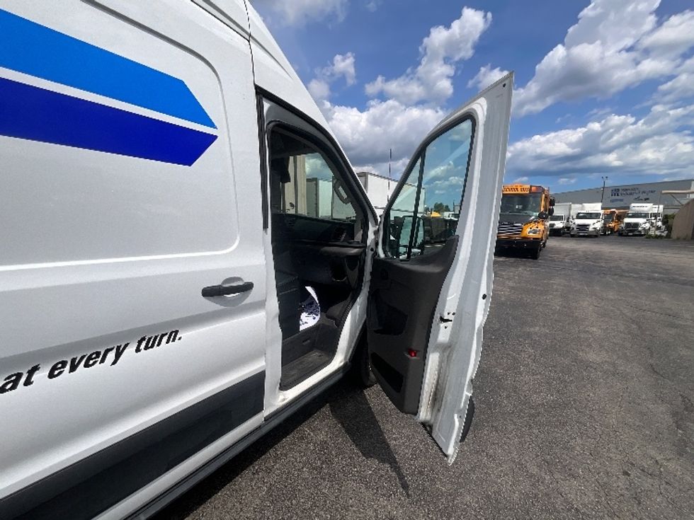 Cargo Van (Panel Van)-Light and Medium Duty Trucks-Ford-2021-Transit 250-Burlington-ON-152,941\n\t\tkm-$ 39,250 - Image 17