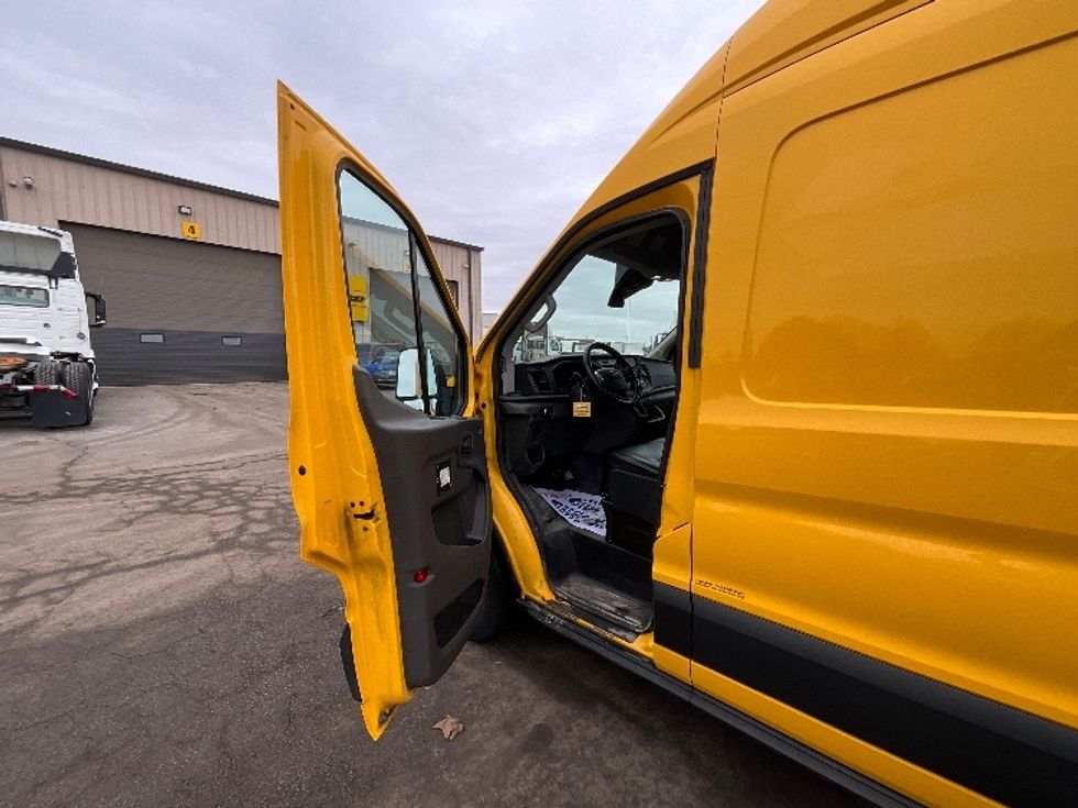 Cargo Van (Panel Van)-Light and Medium Duty Trucks-Ford-2021-Transit 250-Burlington-ON-221,368\n\t\tkm-$ 30,250 - Image 13