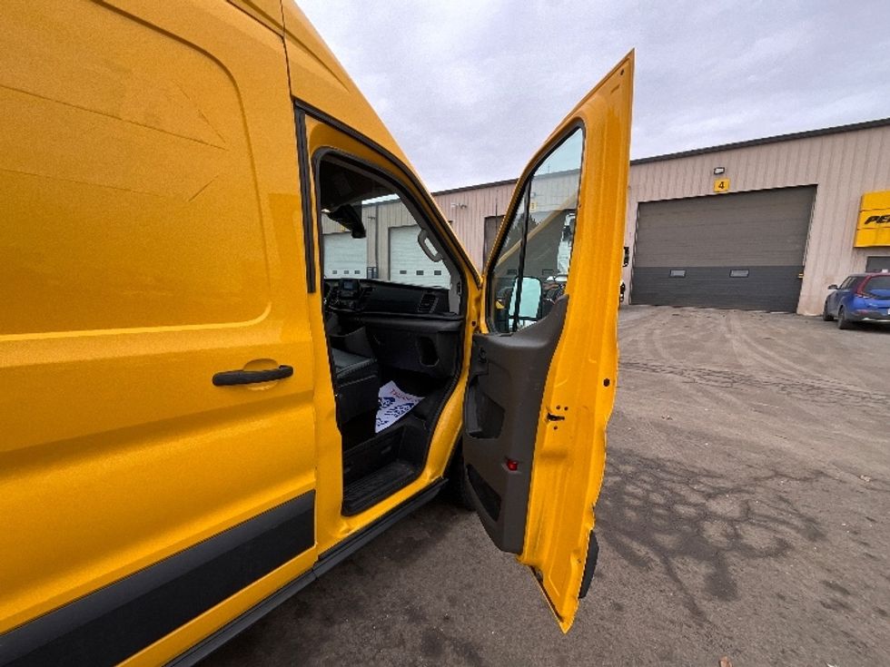Cargo Van (Panel Van)-Light and Medium Duty Trucks-Ford-2021-Transit 250-Burlington-ON-221,368\n\t\tkm-$ 30,250 - Image 17