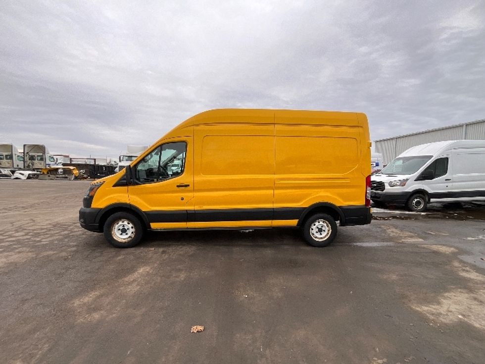 Cargo Van (Panel Van)-Light and Medium Duty Trucks-Ford-2021-Transit 250-Burlington-ON-221,368\n\t\tkm-$ 30,250 - Image 4