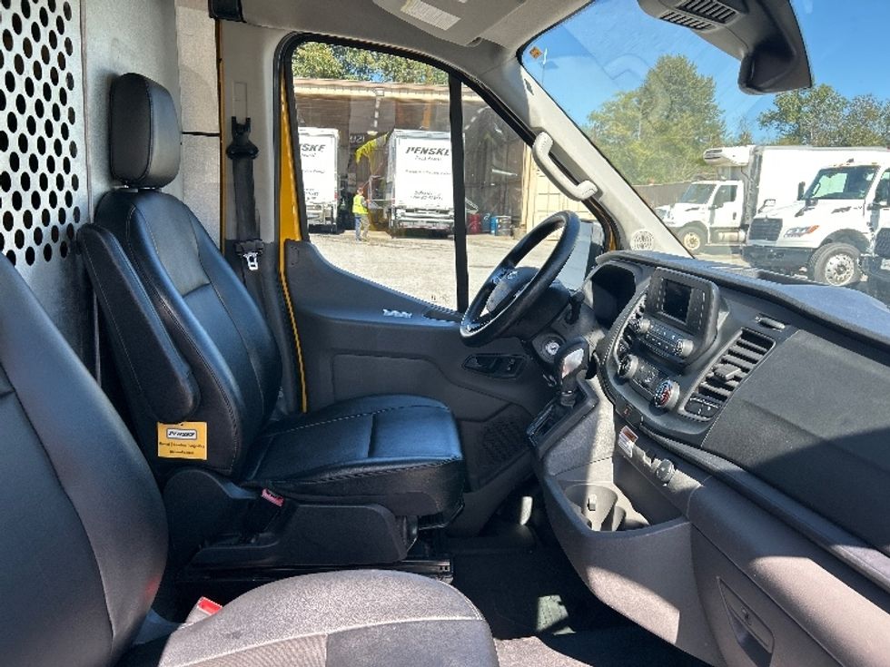 Cargo Van (Panel Van)-Light and Medium Duty Trucks-Ford-2021-Transit 250-Burnaby-BC-77,772\n\t\tkm-$ 36,750 - Image 22