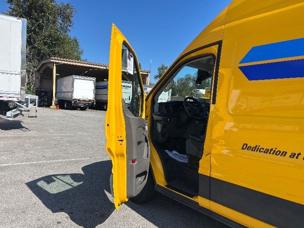 Cargo Van (Panel Van)-Light and Medium Duty Trucks-Ford-2021-Transit 250-Burnaby-BC-77,872\n\t\tkm-$ 36,750 - Image 13