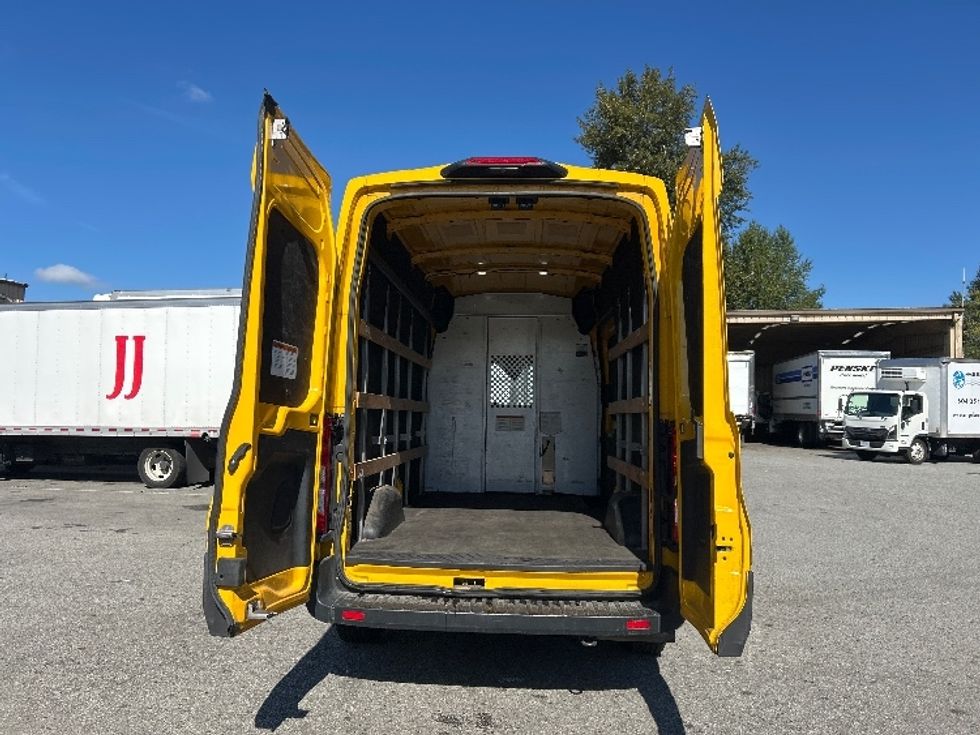 Cargo Van (Panel Van)-Light and Medium Duty Trucks-Ford-2021-Transit 250-Burnaby-BC-77,872\n\t\tkm-$ 36,750 - Image 7