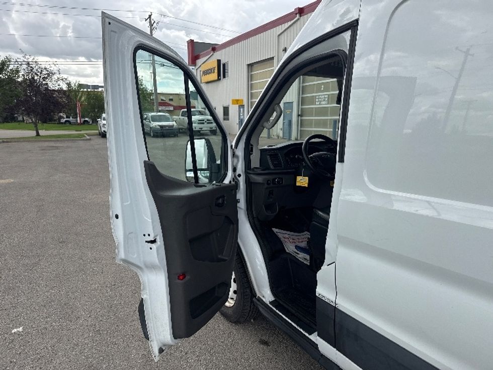 Cargo Van (Panel Van)-Light and Medium Duty Trucks-Ford-2021-Transit 250-Calgary-AB-118,999\n\t\tkm-$ 43,250 - Image 16
