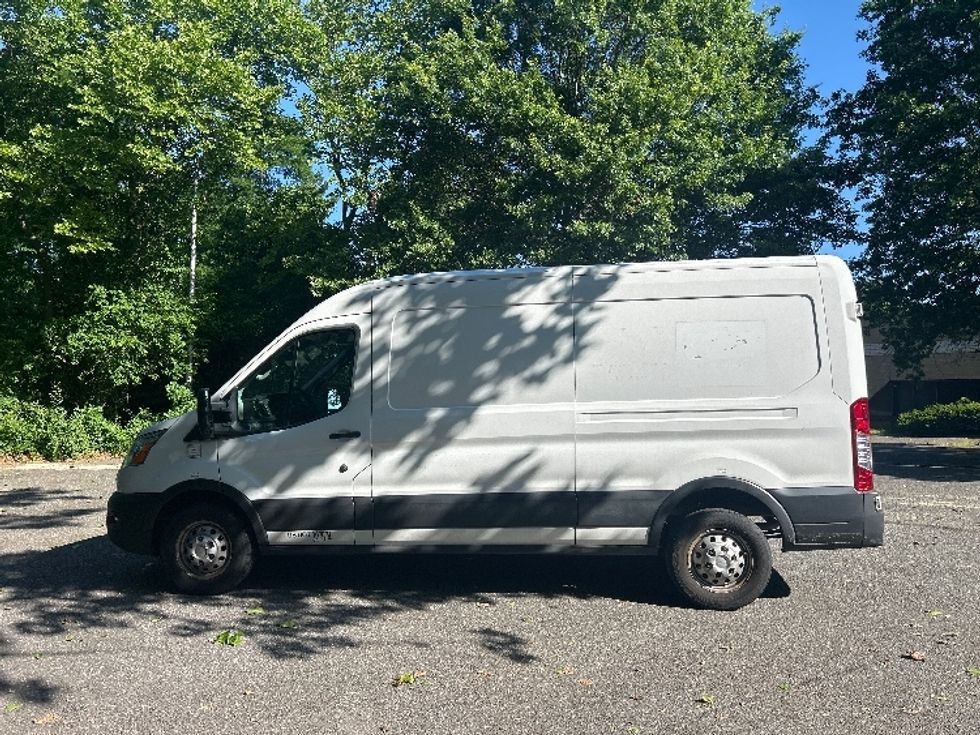 Cargo Van (Panel Van)-Light and Medium Duty Trucks-Ford-2021-Transit 250-Central Islip-NY-122,920\n\t\tmiles-$ 24,500 - Image 4