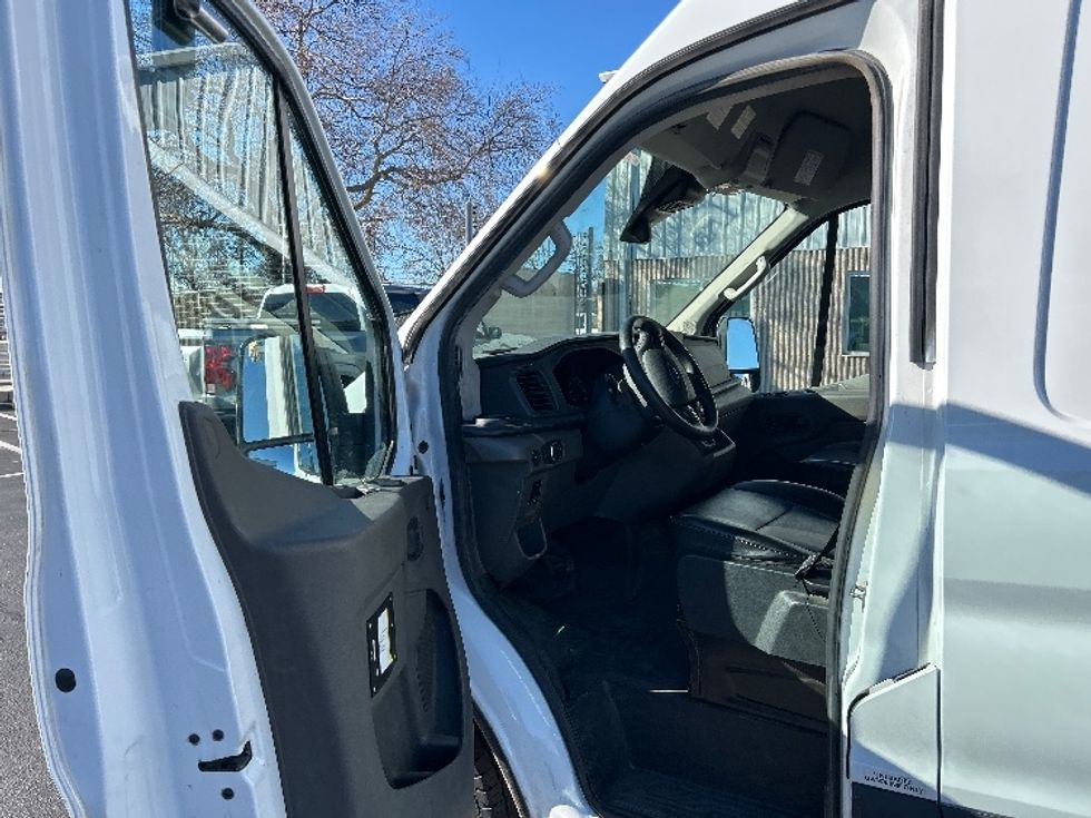 Cargo Van (Panel Van)-Light and Medium Duty Trucks-Ford-2021-Transit 250-Ceres-CA-116,495\n\t\tmiles-$ 32,750 - Image 16