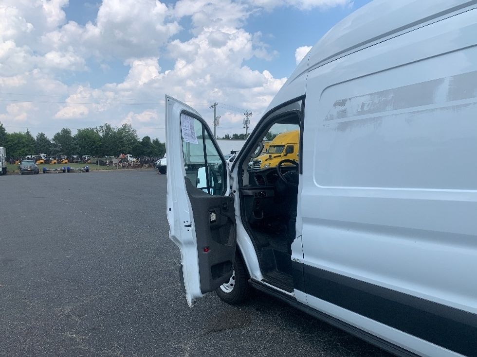 Cargo Van (Panel Van)-Light and Medium Duty Trucks-Ford-2021-Transit 250-Charlotte-NC-102,953\n\t\tmiles-$ 32,250 - Image 15
