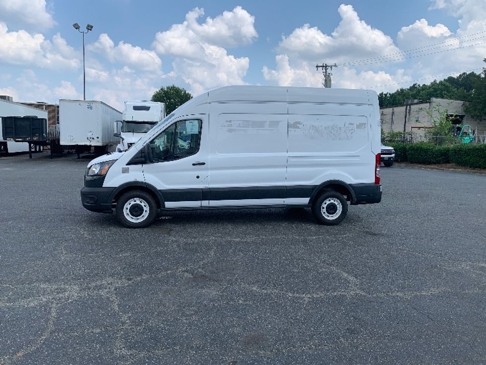 Cargo Van (Panel Van)-Light and Medium Duty Trucks-Ford-2021-Transit 250-Charlotte-NC-102,953\n\t\tmiles-$ 32,250 - Image 4