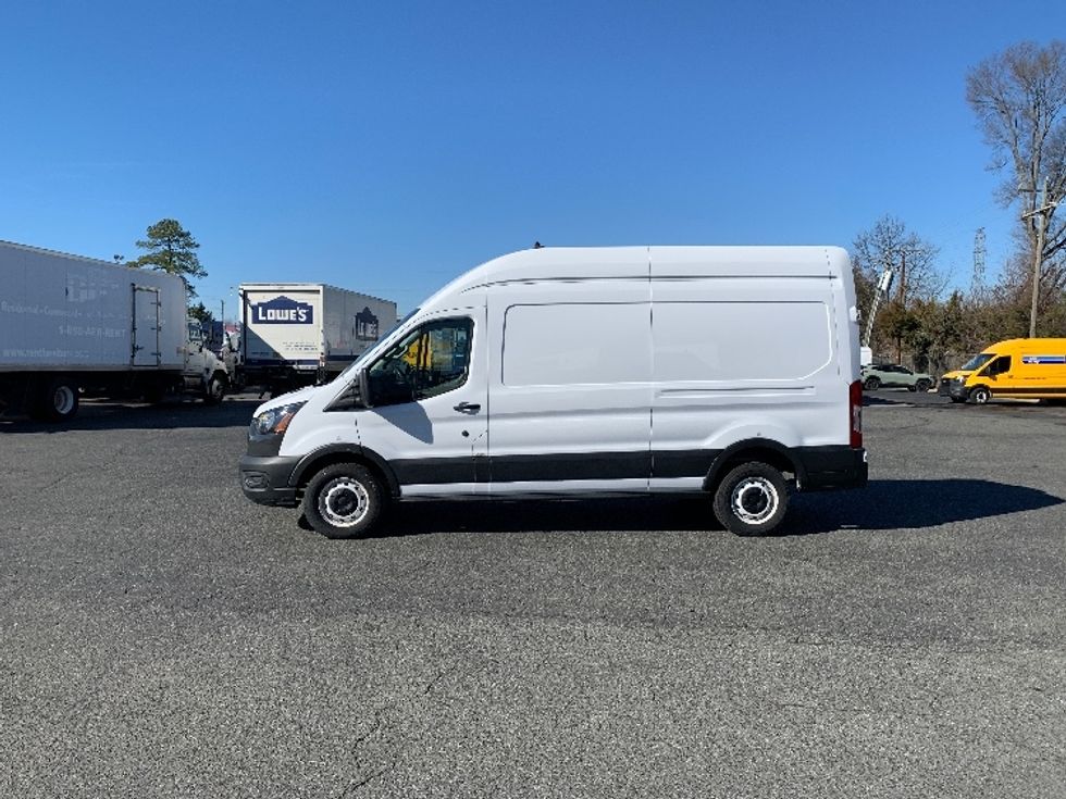 Cargo Van (Panel Van)-Light and Medium Duty Trucks-Ford-2021-Transit 250-Charlotte-NC-50,987\n\t\tmiles-$ 37,250 - Image 4