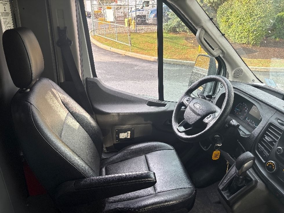 Cargo Van (Panel Van)-Light and Medium Duty Trucks-Ford-2021-Transit 250-Chicopee-MA-149,992\n\t\tmiles-$ 25,000 - Image 22