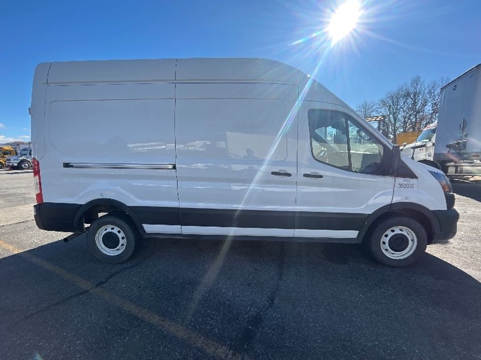 Cargo Van (Panel Van)-Light and Medium Duty Trucks-Ford-2021-Transit 250-Chicopee-MA-50,152\n\t\tmiles-$ 36,500 - Image 15