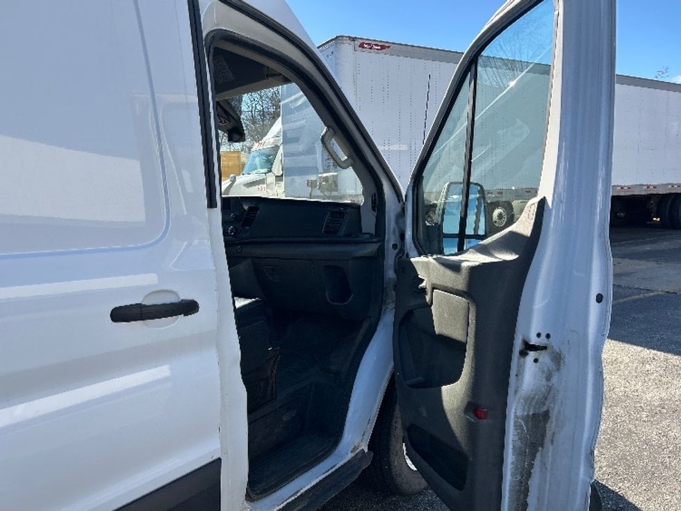 Cargo Van (Panel Van)-Light and Medium Duty Trucks-Ford-2021-Transit 250-Chicopee-MA-50,152\n\t\tmiles-$ 36,500 - Image 20