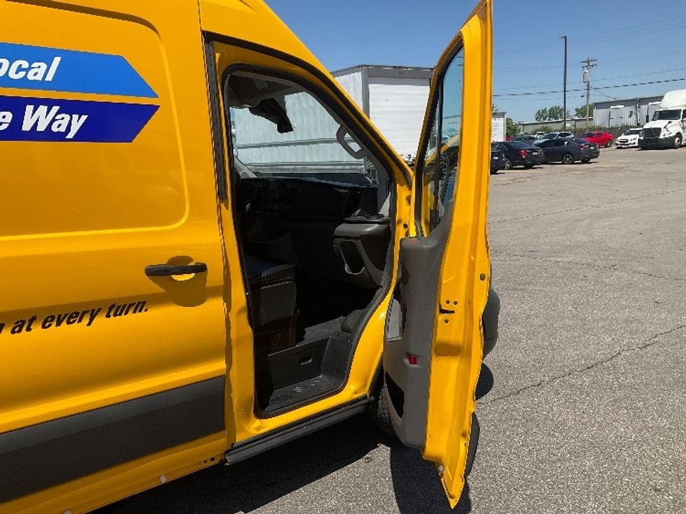 Cargo Van (Panel Van)-Light and Medium Duty Trucks-Ford-2021-Transit 250-Cincinnati-OH-64,899\n\t\tmiles-$ 31,000 - Image 17